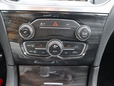 Used 2016 Chrysler 300 Limited image 13