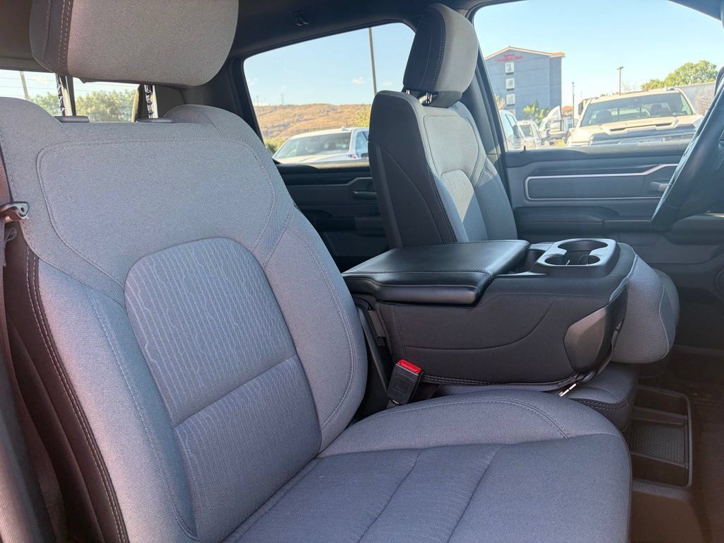 Used 2022 RAM 1500 Big Horn AWD/4WD image 40