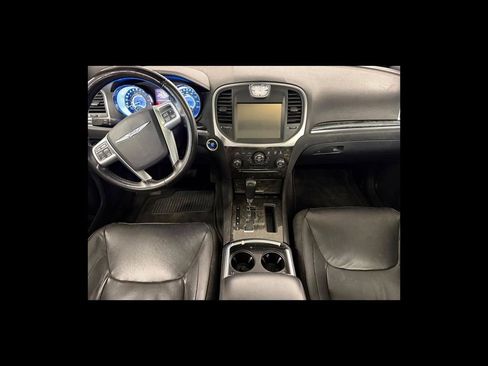 Used 2011 Chrysler 300 C RWD image 13