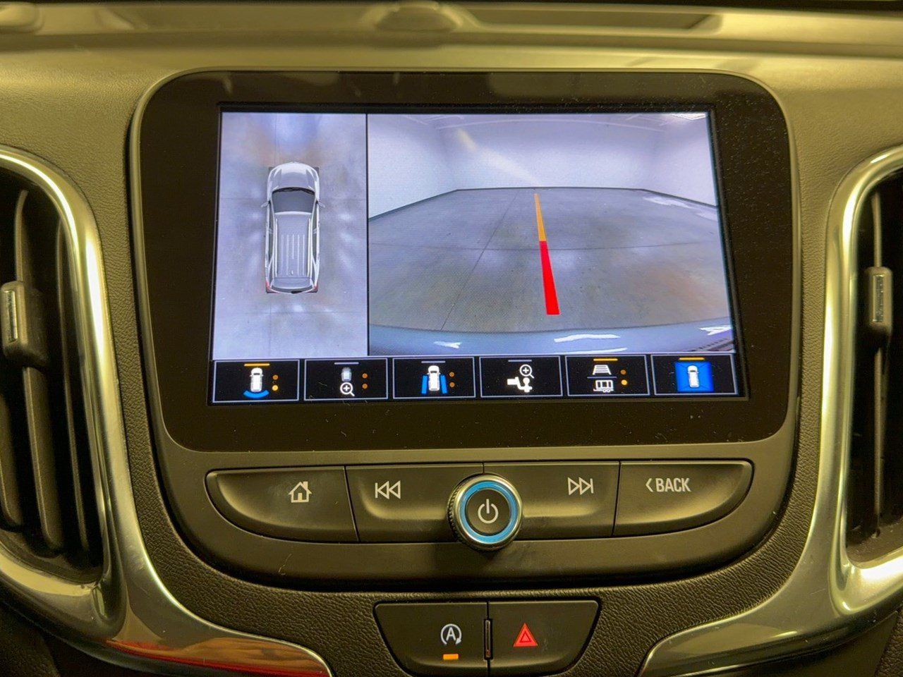 Used 2024 Chevrolet Equinox LT FWD image 24