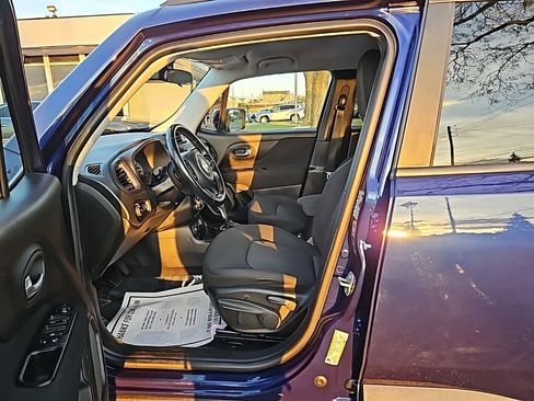 Used 2017 Jeep Renegade Latitude image 17