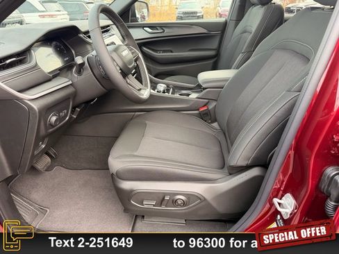 New 2025 Jeep Grand Cherokee Laredo X image 8