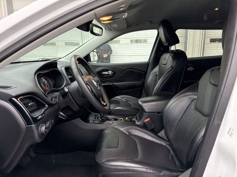 Used 2023 Jeep Cherokee Altitude Lux image 25