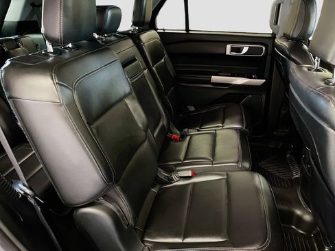Used 2024 Ford Explorer XLT w/ Equipment Group 202A AWD/4WD image 27