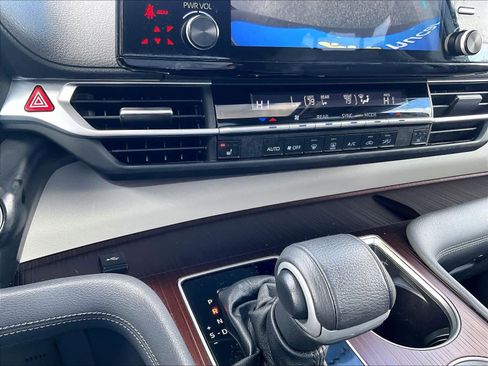 Used 2024 Toyota Sienna XLE image 26