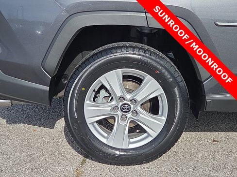 Used 2020 Toyota RAV4 XLE image 7