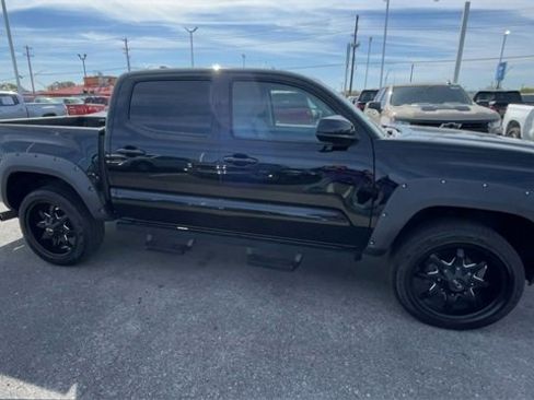 Used 2022 Toyota Tacoma SR image 3