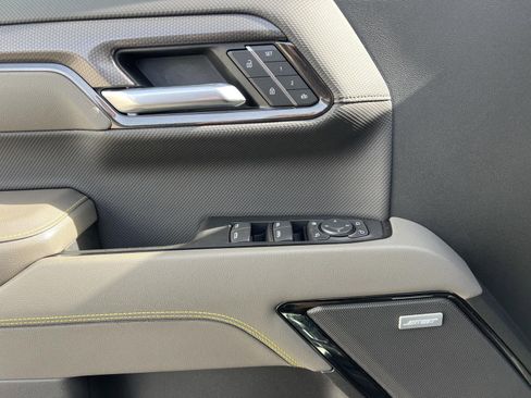 Used 2022 Chevrolet Silverado 1500 ZR2 w/ Technology Package image 17