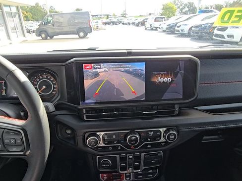 Certified 2024 Jeep Wrangler Unlimited Rubicon w/ Technology Group image 20