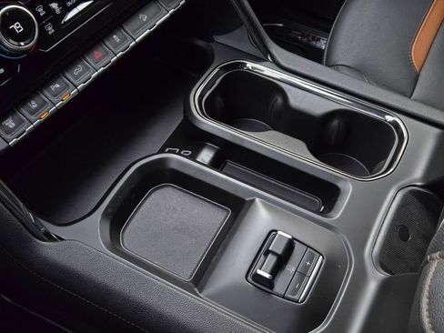 Used 2024 GMC Sierra 2500 AT4 w/ AT4 Premium Plus Package image 19