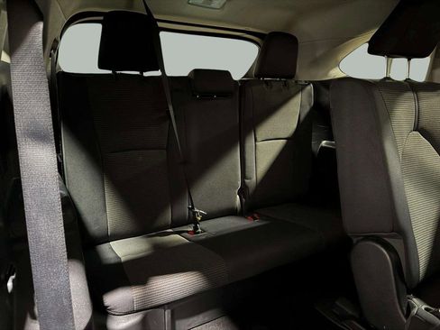 Used 2021 Toyota Highlander LE image 25