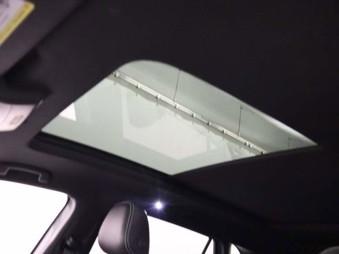 Used 2022 Volkswagen Atlas Cross Sport SE w/ Panoramic Sunroof Package image 16