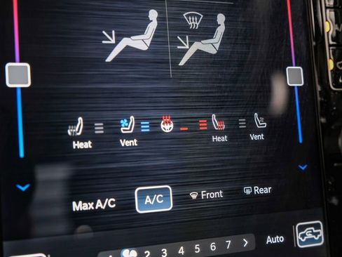 Used 2023 RAM 4500 Laramie image 33