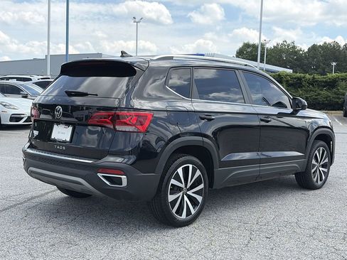 Used 2024 Volkswagen Taos SE w/ MDO Package FWD image 7