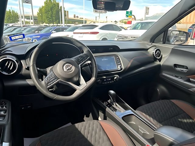 Used 2023 Nissan Kicks SR w/ Interior Electronics Package FWD image 17