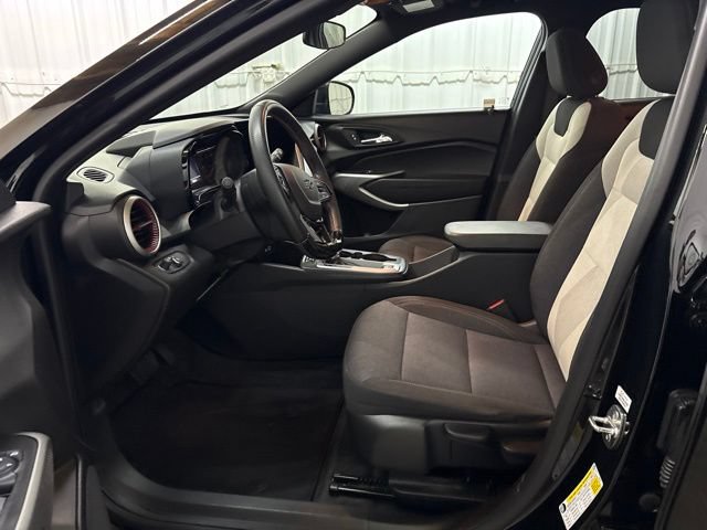 Used 2024 Chevrolet Trax RS FWD image 27