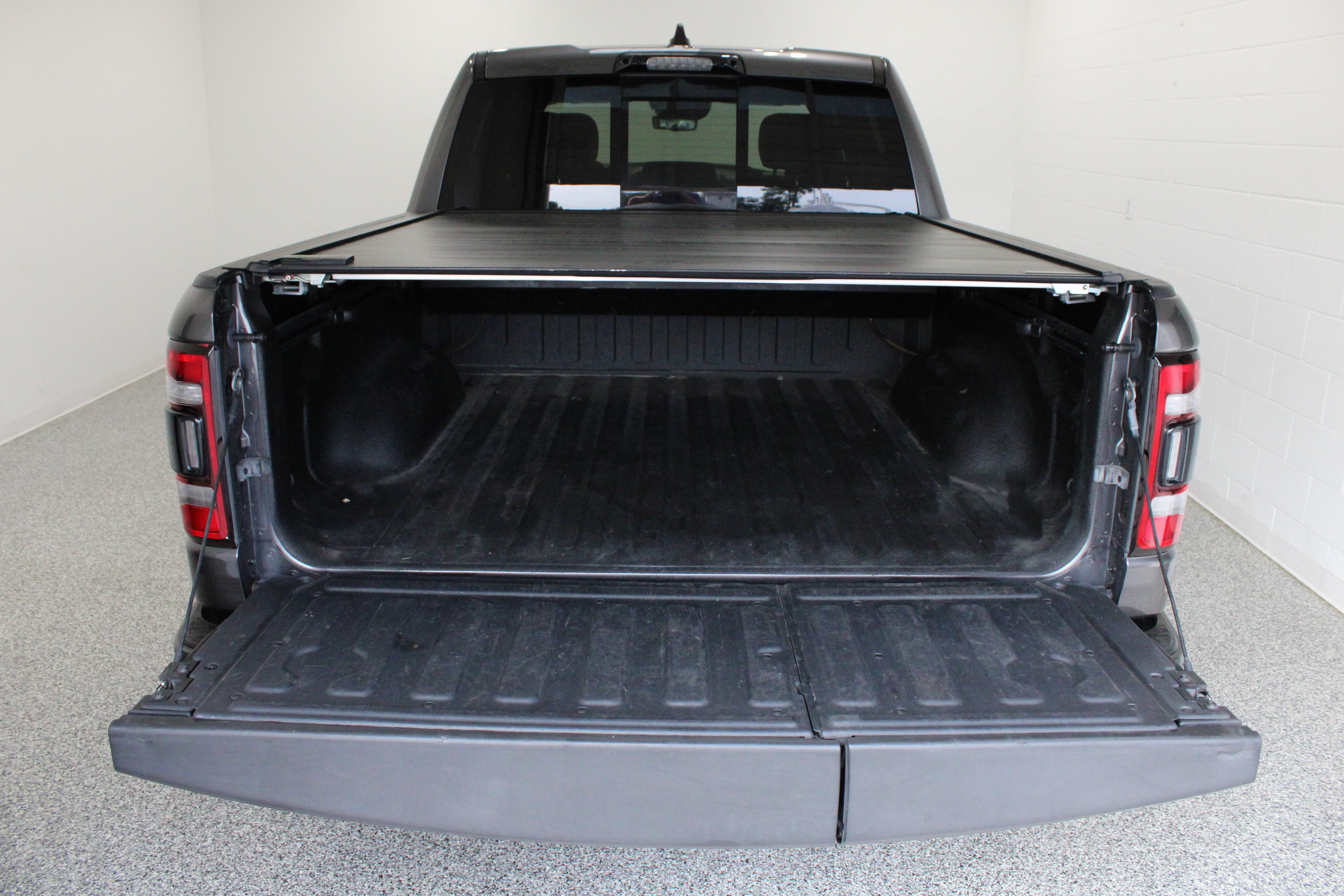 Used 2021 RAM 1500 Limited w/ Night Edition AWD/4WD image 9