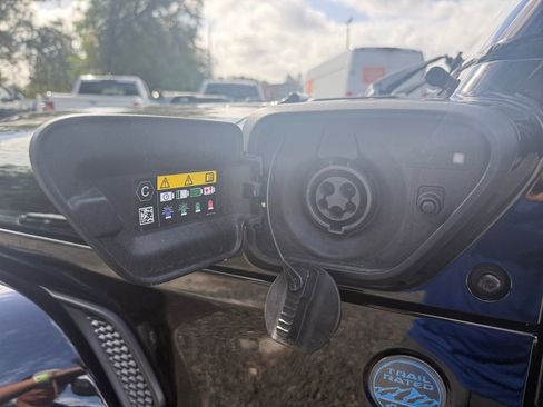 Certified 2025 Jeep Wrangler Unlimited Sahara w/ Safety Group AWD/4WD image 17