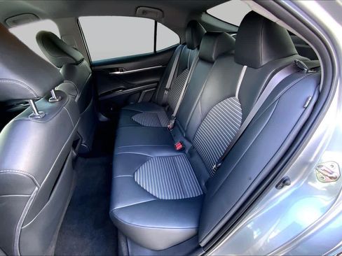 Used 2019 Toyota Camry SE FWD image 19
