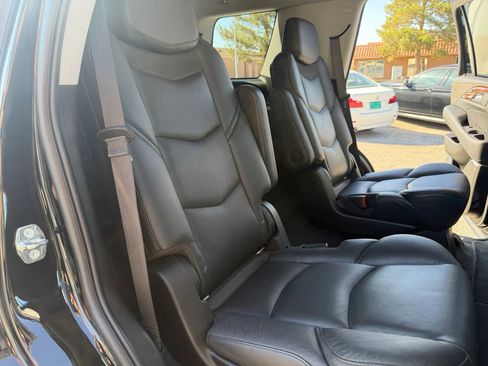 Used 2019 Cadillac Escalade Luxury w/ Escalade Sport Edition RWD image 18