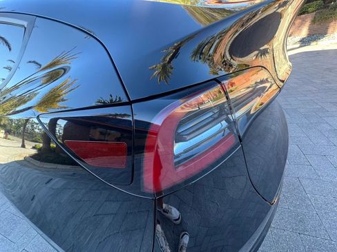 Used 2023 Tesla Model Y Long Range AWD/4WD image 40