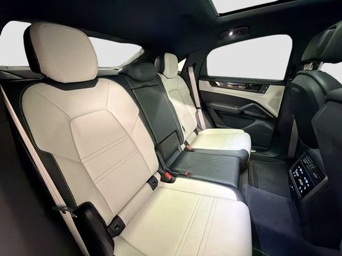 Certified 2024 Porsche Cayenne Coupe AWD/4WD image 29