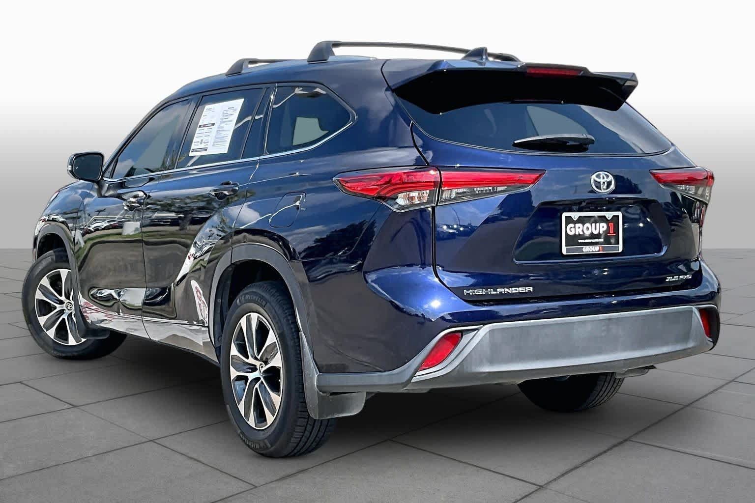 Used 2021 Toyota Highlander XLE AWD/4WD image 11