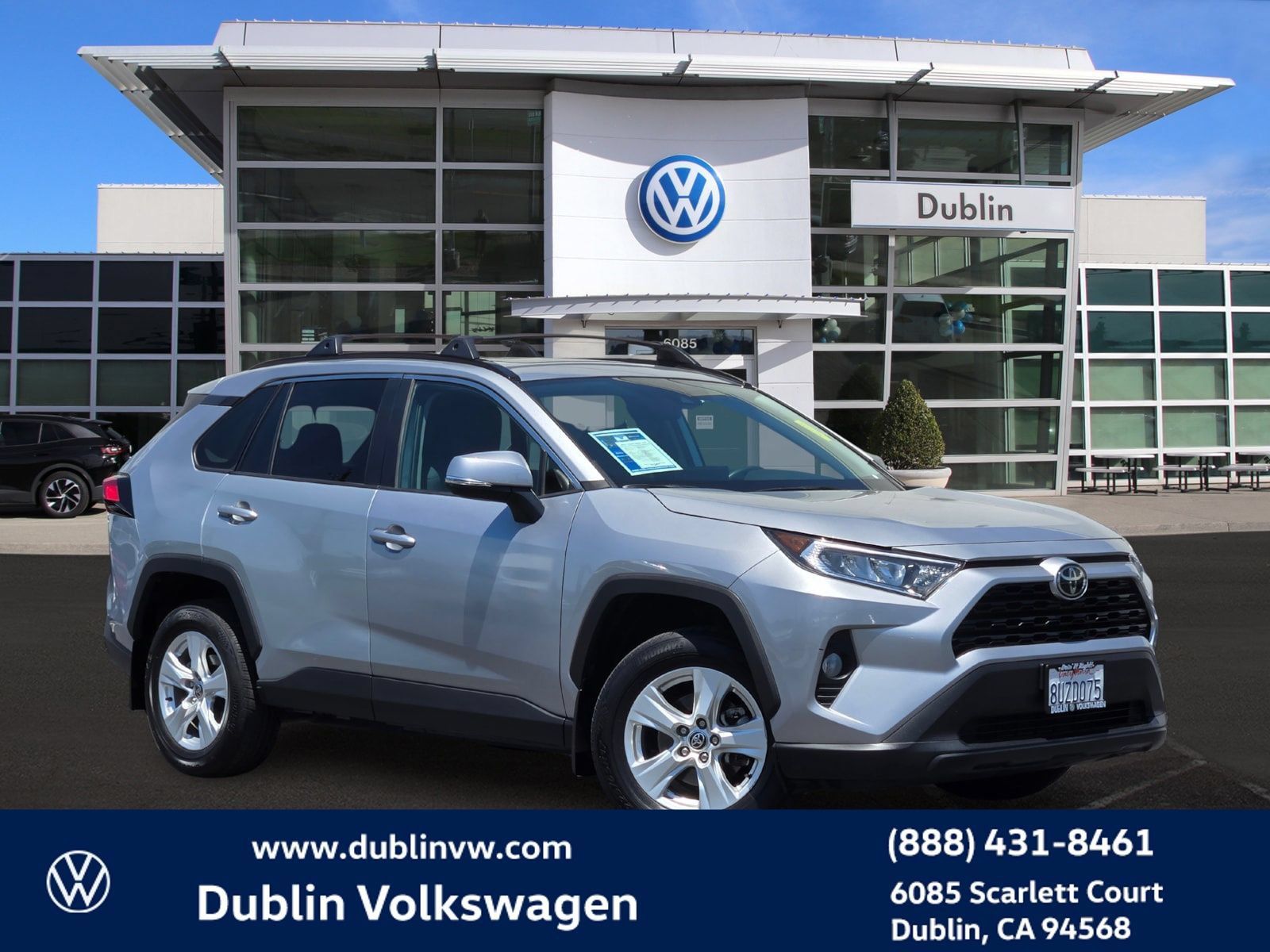 Used 2021 Toyota RAV4 XLE w/ Convenience Package FWD image 1