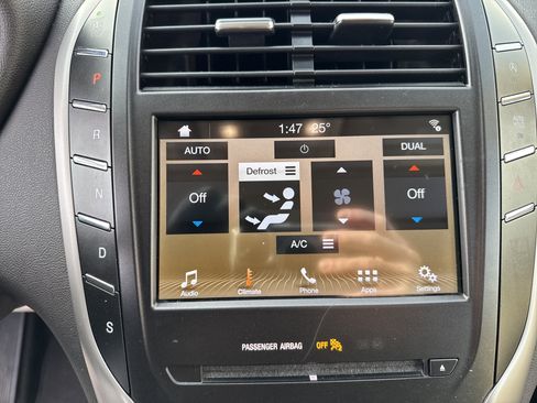 Used 2019 Lincoln MKC Premiere image 31