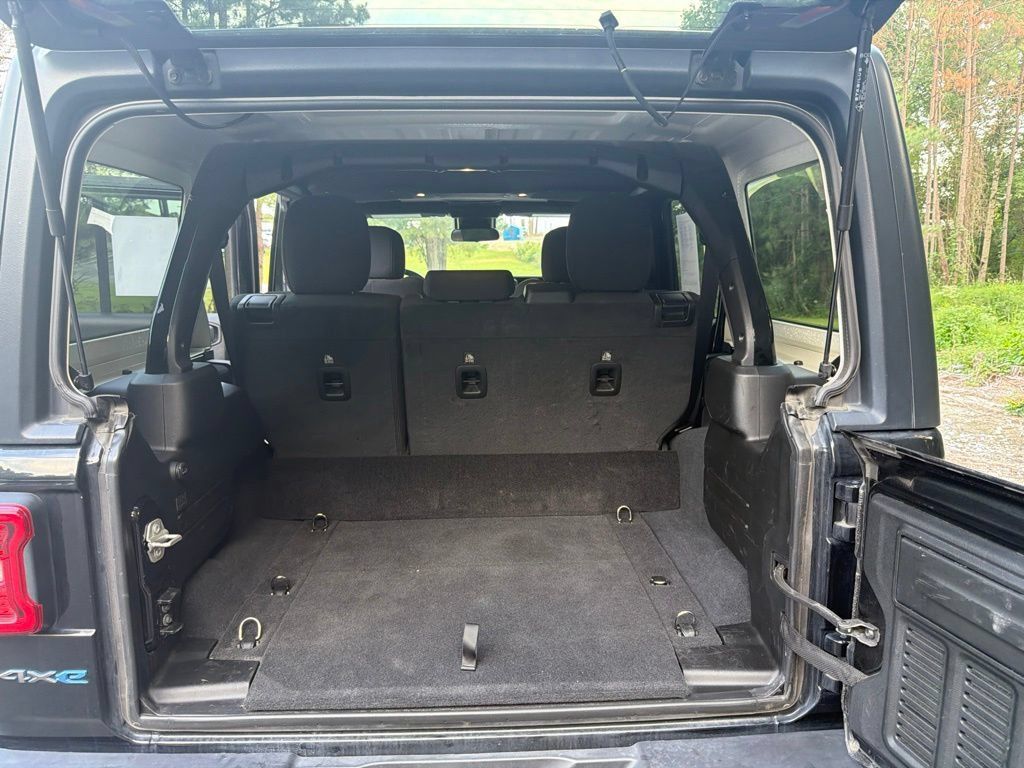 Used 2024 Jeep Wrangler Unlimited Rubicon 4xe AWD/4WD image 12