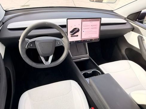 Used 2026 Tesla Model Y 2WD image 6