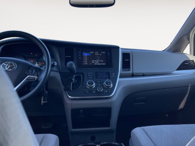 Used 2017 Toyota Sienna LE FWD image 11