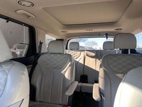 Used 2022 Hyundai Palisade Limited image 16