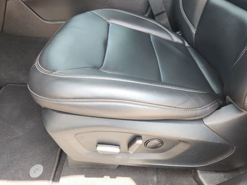 Used 2023 Ford Explorer XLT w/ Equipment Group 202A RWD image 28