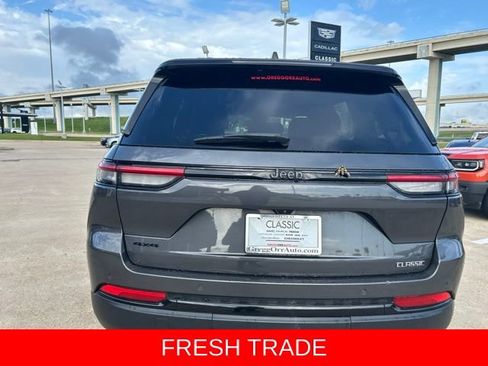 Used 2024 Jeep Grand Cherokee Altitude AWD/4WD image 7