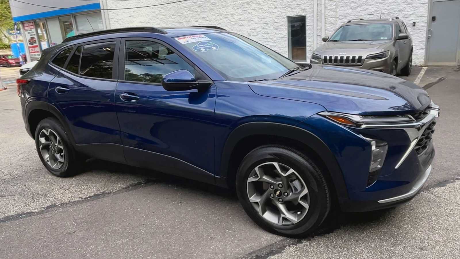 Certified 2024 Chevrolet Trax LT FWD image 2