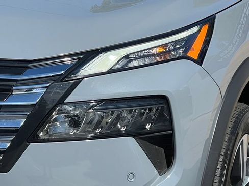 Used 2024 Nissan Rogue SL AWD/4WD image 41