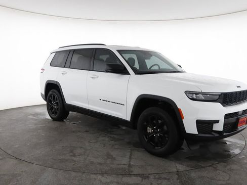 Used 2025 Jeep Grand Cherokee L Altitude AWD/4WD image 2