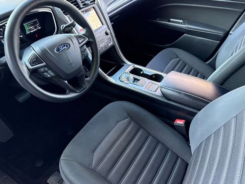 Used 2019 Ford Fusion SE image 11