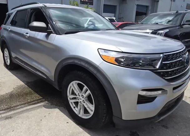 Used 2021 Ford Explorer XLT w/ Equipment Group 202A AWD/4WD image 5
