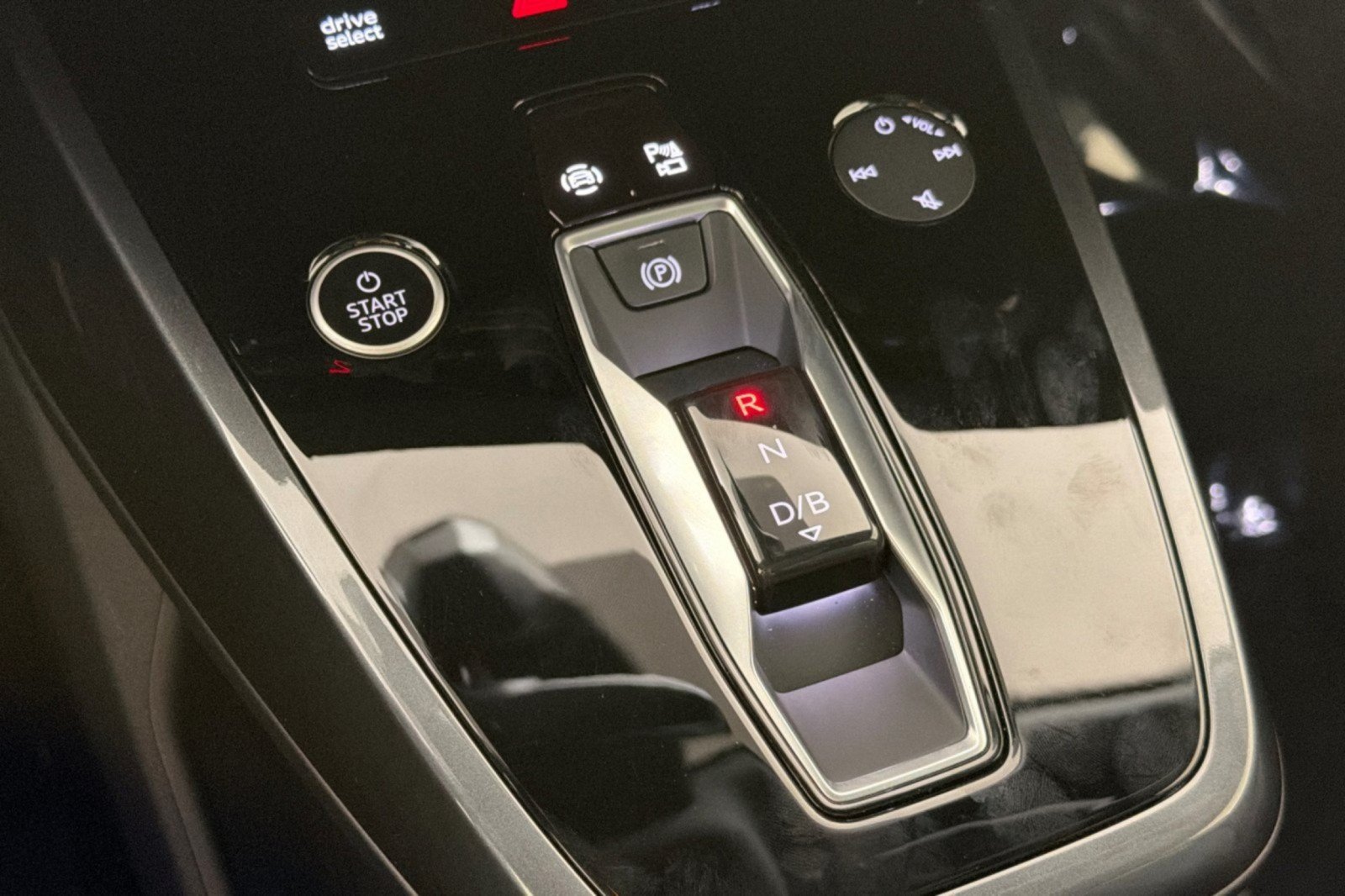 Certified 2023 Audi Q4 e-tron Premium Plus AWD/4WD image 19