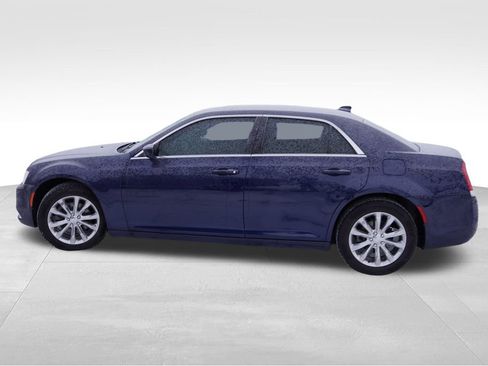 Certified 2017 Chrysler 300 Limited image 9