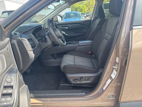 Used 2024 Nissan Rogue SV image 26