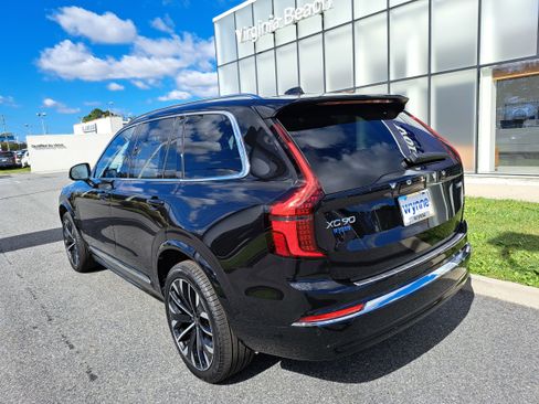 New 2025 Volvo XC90 T8 Plus w/ Protection Package Premier image 4