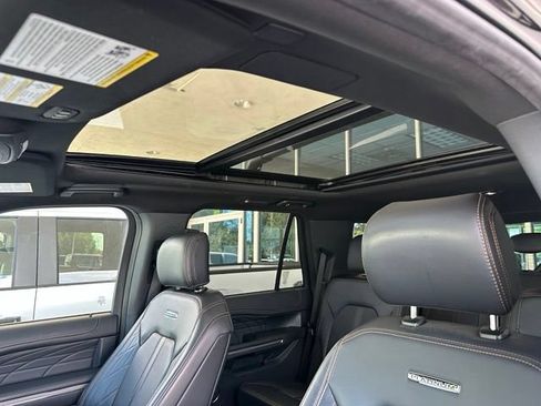 Used 2024 Ford Expedition Platinum AWD/4WD image 2