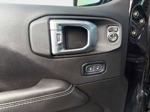 Used 2023 Jeep Wrangler Unlimited Sahara image 18