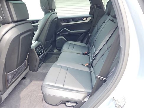 Certified 2025 Porsche Cayenne image 35