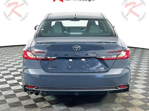 Used 2025 Toyota Camry SE image 6