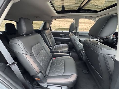 New 2026 Nissan Pathfinder Platinum AWD/4WD image 11