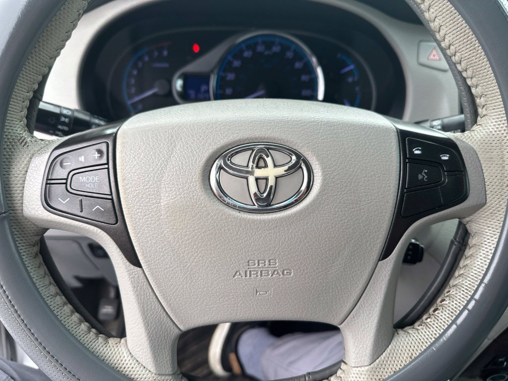 Used 2014 Toyota Sienna XLE FWD image 13